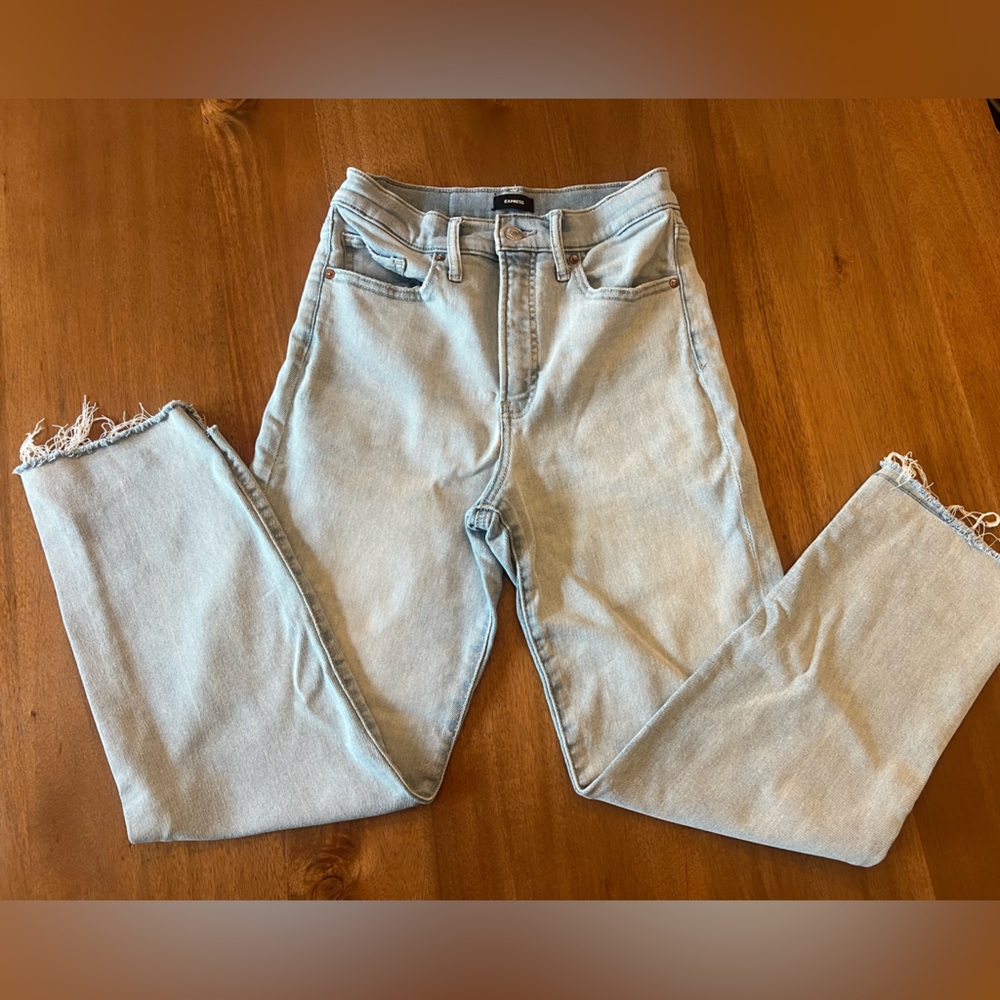 Express Women’s Light Wash Jeans
